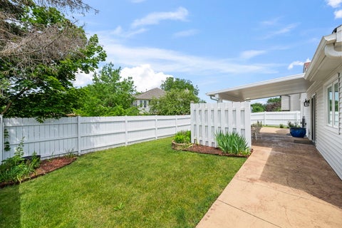 Tiny photo for 7 Greystone Court, Streamwood, IL 60107 (MLS # 12662248)