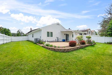 Tiny photo for 7 Greystone Court, Streamwood, IL 60107 (MLS # 12662248)
