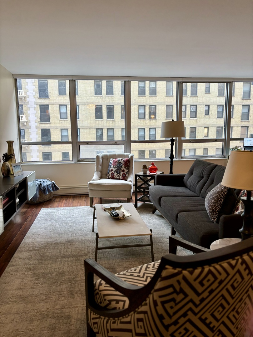 201 E Chestnut Street 9C