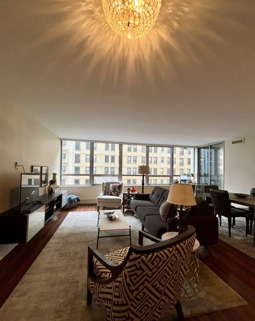 201 E Chestnut Street 9C