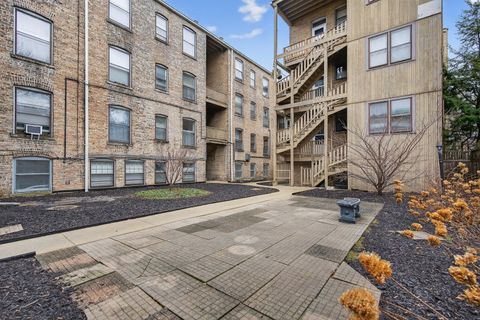 Tiny photo for 344 Wisconsin Avenue #1, Oak Park, IL 60302 (MLS # 12594774)