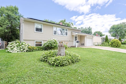 Tiny photo for 1412 Windsor Circle, Carpentersville, IL 60110 (MLS # 12683272)