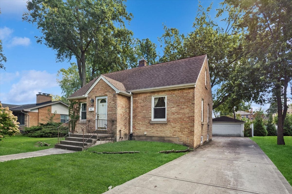 657 E Prairie Avenue