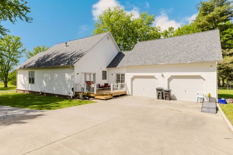 Tiny photo for 819 E No Name Road, Carbondale, IL 62902 (MLS # 12633214)