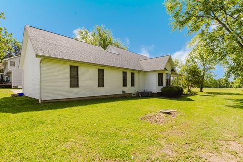Tiny photo for 819 E No Name Road, Carbondale, IL 62902 (MLS # 12633214)