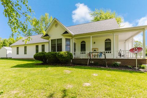 Tiny photo for 819 E No Name Road, Carbondale, IL 62902 (MLS # 12633214)