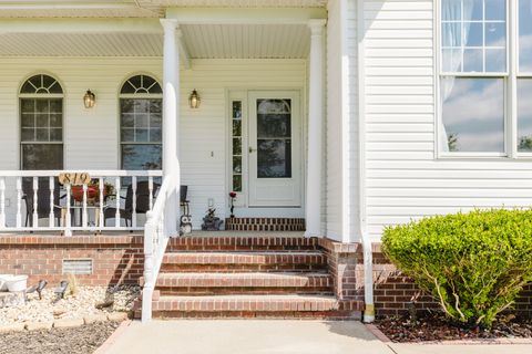 Tiny photo for 819 E No Name Road, Carbondale, IL 62902 (MLS # 12633214)