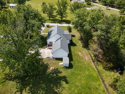 Tiny photo for 819 E No Name Road, Carbondale, IL 62902 (MLS # 12633214)