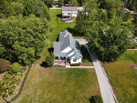Tiny photo for 819 E No Name Road, Carbondale, IL 62902 (MLS # 12633214)