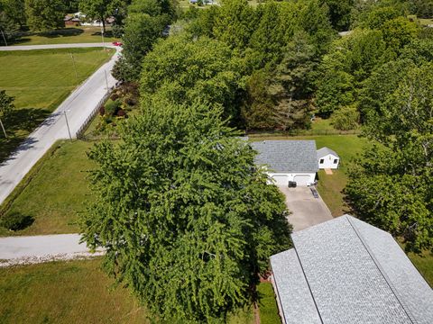 Tiny photo for 819 E No Name Road, Carbondale, IL 62902 (MLS # 12633214)