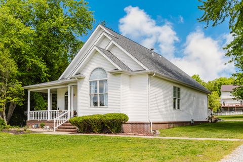 Tiny photo for 819 E No Name Road, Carbondale, IL 62902 (MLS # 12633214)