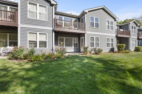 Tiny photo for 1107 Yorkshire Court #B, Elgin, IL 60120 (MLS # 12475144)