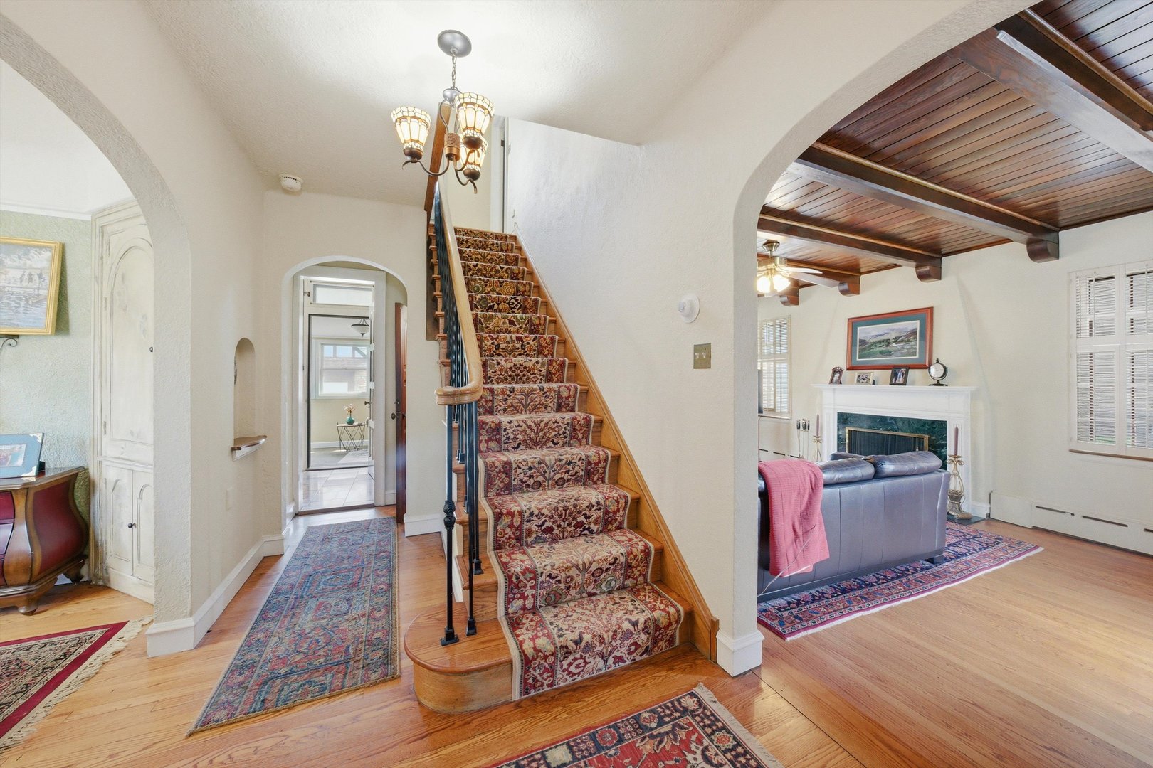 9011 S Leavitt Street