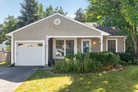 Photo of 326 Danbury Drive, Naperville, IL 60565 (MLS # 12771976)