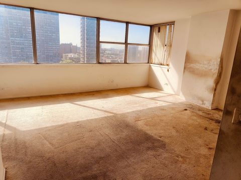 Tiny photo for 6301 N Sheridan Road #12V, Chicago, IL 60660 (MLS # 12489661)