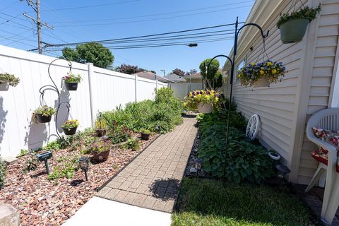 Tiny photo for 8805 S California Avenue, Evergreen Park, IL 60805 (MLS # 12599588)