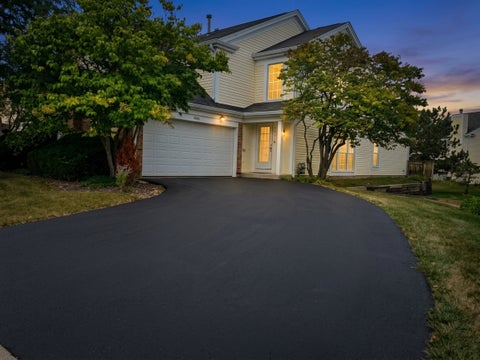 Photo of 4806 Turnberry Drive, Hoffman Estates, IL 60010 (MLS # 12757694)