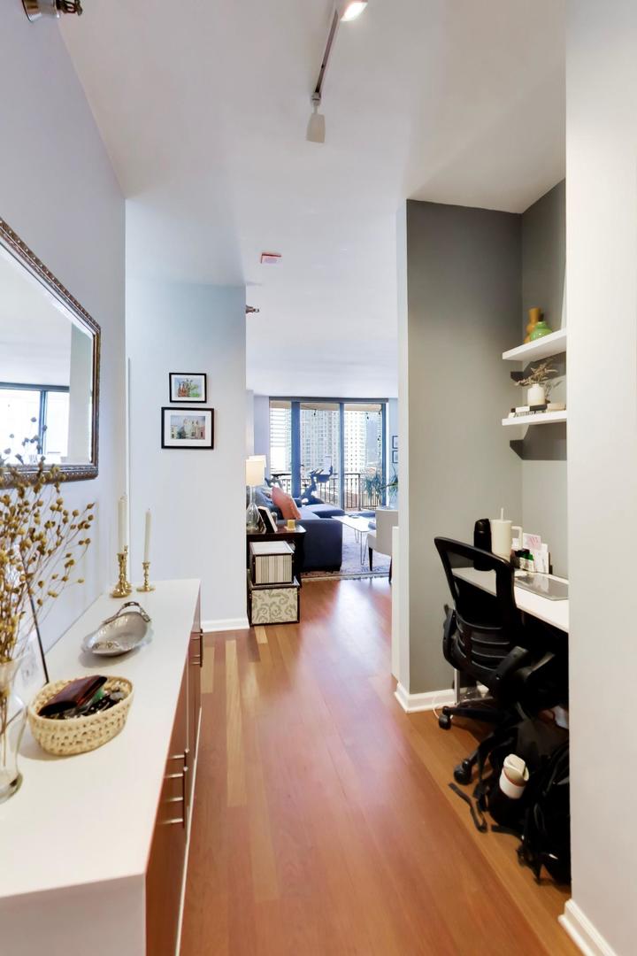 330 N Jefferson Street 802