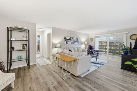 Tiny photo for 471 Raintree Court #2B, Glen Ellyn, IL 60137 (MLS # 12606954)