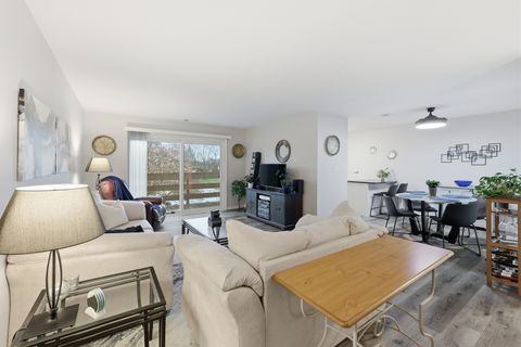 Tiny photo for 471 Raintree Court #2B, Glen Ellyn, IL 60137 (MLS # 12606954)