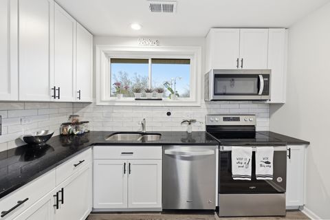 Tiny photo for 471 Raintree Court #2B, Glen Ellyn, IL 60137 (MLS # 12606954)