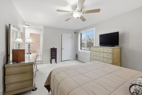 Tiny photo for 471 Raintree Court #2B, Glen Ellyn, IL 60137 (MLS # 12606954)