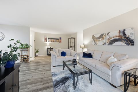 Tiny photo for 471 Raintree Court #2B, Glen Ellyn, IL 60137 (MLS # 12606954)