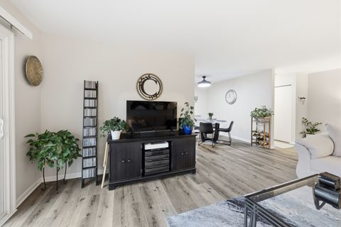 Tiny photo for 471 Raintree Court #2B, Glen Ellyn, IL 60137 (MLS # 12606954)