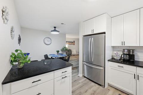 Tiny photo for 471 Raintree Court #2B, Glen Ellyn, IL 60137 (MLS # 12606954)