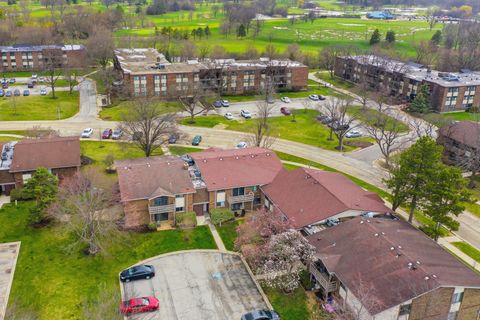 Tiny photo for 471 Raintree Court #2B, Glen Ellyn, IL 60137 (MLS # 12606954)