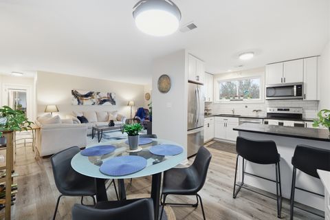 Tiny photo for 471 Raintree Court #2B, Glen Ellyn, IL 60137 (MLS # 12606954)