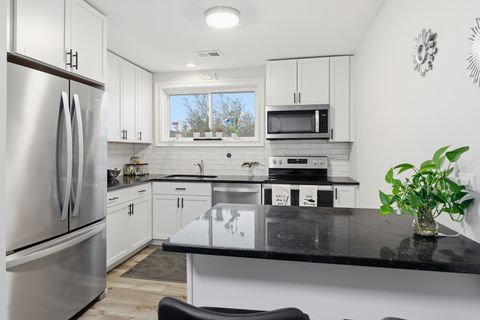 Tiny photo for 471 Raintree Court #2B, Glen Ellyn, IL 60137 (MLS # 12606954)