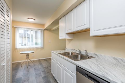 Tiny photo for 2634 Woodview Court, Waukegan, IL 60087 (MLS # 12523673)