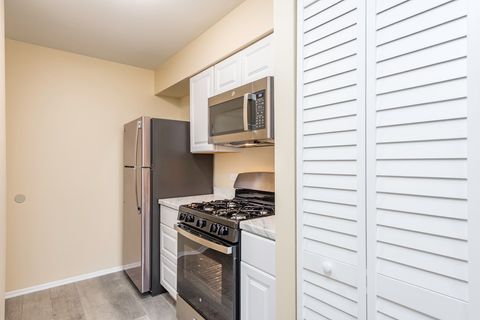 Tiny photo for 2634 Woodview Court, Waukegan, IL 60087 (MLS # 12523673)