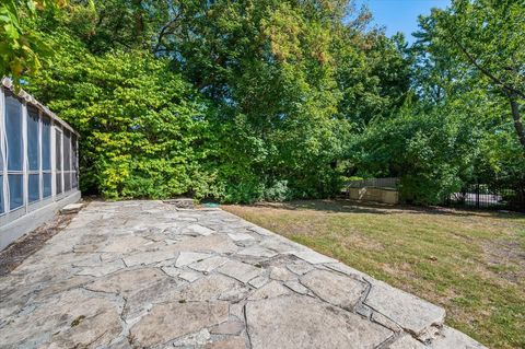 Tiny photo for 54 Kenilworth Avenue, Kenilworth, IL 60043 (MLS # 12488867)