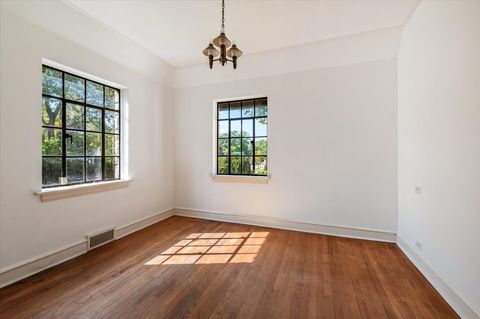 Tiny photo for 54 Kenilworth Avenue, Kenilworth, IL 60043 (MLS # 12488867)