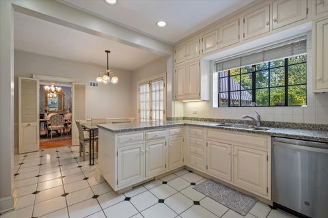 Tiny photo for 54 Kenilworth Avenue, Kenilworth, IL 60043 (MLS # 12488867)