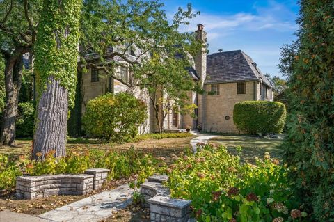 Tiny photo for 54 Kenilworth Avenue, Kenilworth, IL 60043 (MLS # 12488867)