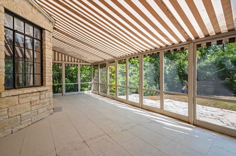 Tiny photo for 54 Kenilworth Avenue, Kenilworth, IL 60043 (MLS # 12488867)