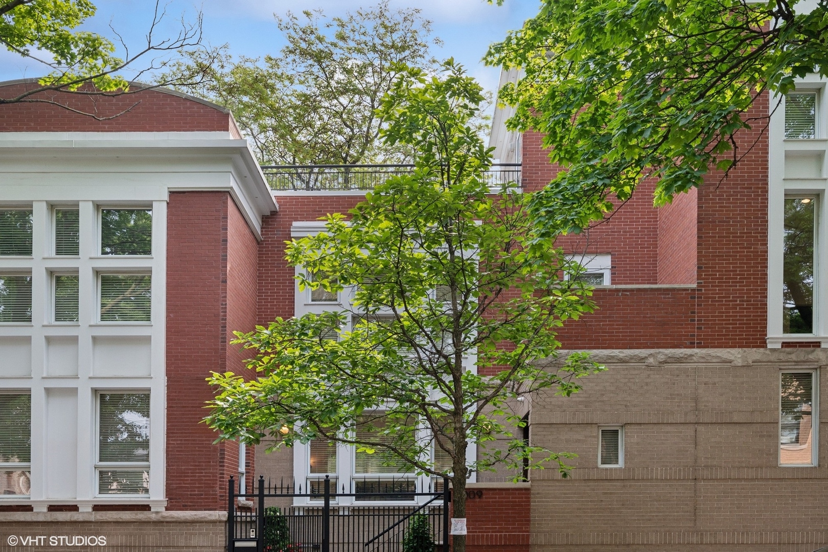 2209 N Seminary Avenue