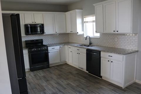 Tiny photo for 801 Parkside Lane, Yorkville, IL 60560 (MLS # 12598255)