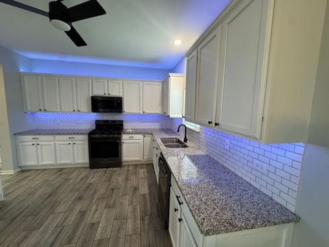 Tiny photo for 801 Parkside Lane, Yorkville, IL 60560 (MLS # 12598255)