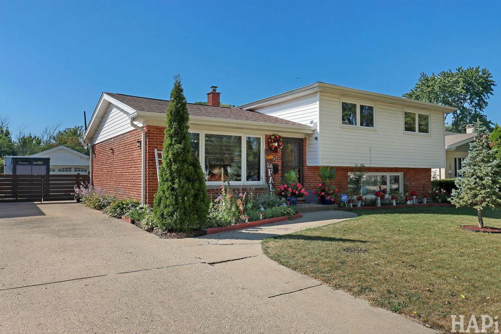 Photo for 540 W Center Street, Itasca, IL 60143 (MLS # 12480199)