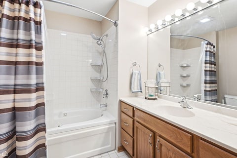 Tiny photo for 100 N Bokelman Street #429, Roselle, IL 60172 (MLS # 12772718)