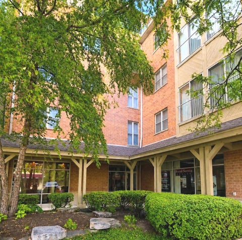 Photo of 100 N Bokelman Street #429, Roselle, IL 60172 (MLS # 12772718)