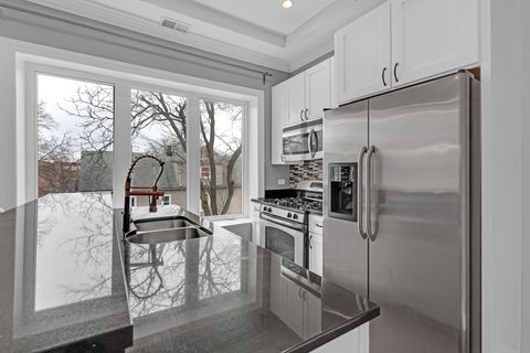 Tiny photo for 3435 W Sunnyside Avenue #3W, Chicago, IL 60625 (MLS # 12605787)
