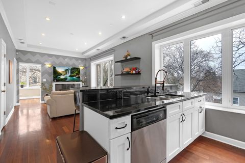 Tiny photo for 3435 W Sunnyside Avenue #3W, Chicago, IL 60625 (MLS # 12605787)