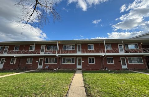 Photo of 633 Dulles Road #B, Des Plaines, IL 60016 (MLS # 12612776)
