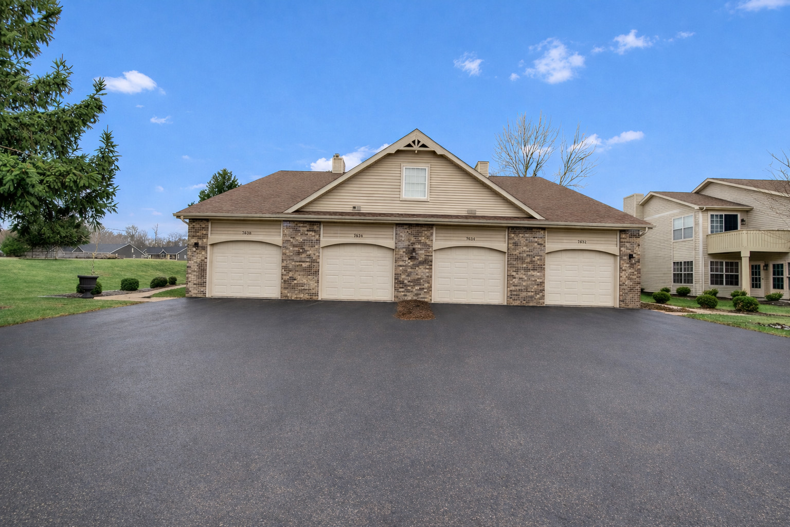 7636 Creek Bend 7636