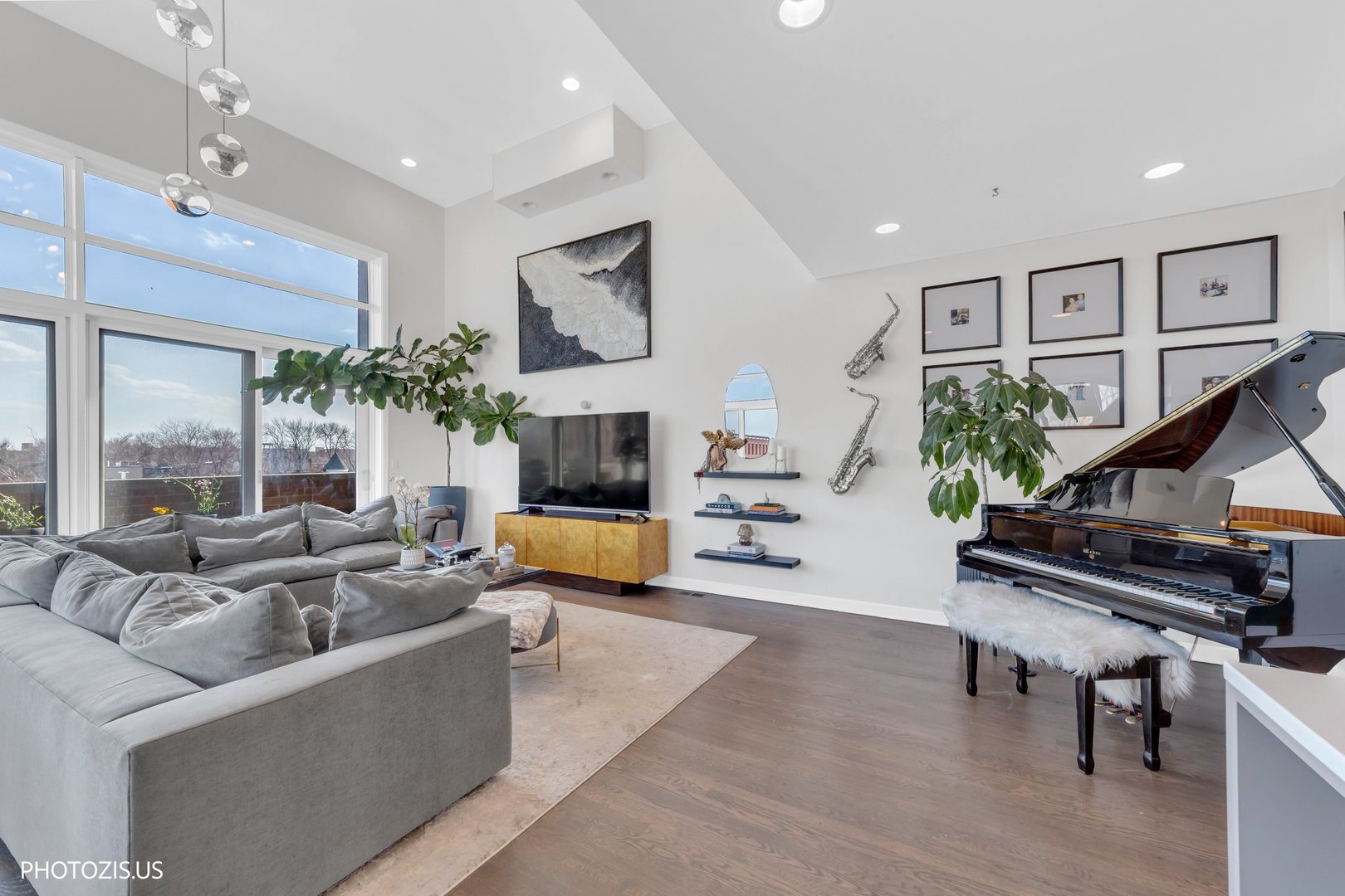 2216 W Armitage Avenue 4D